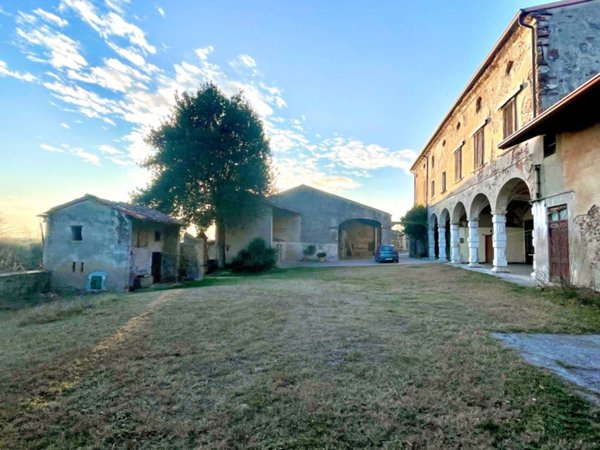 villa in vendita a Desenzano del Garda in zona Montonale