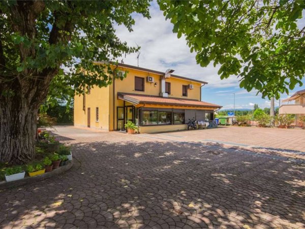 intera palazzina a Desenzano del Garda in zona San Martino della Battaglia