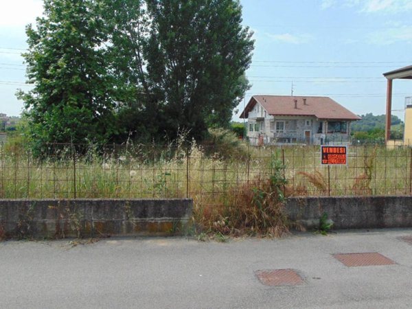 terreno edificabile in vendita a Desenzano del Garda in zona Vaccarolo