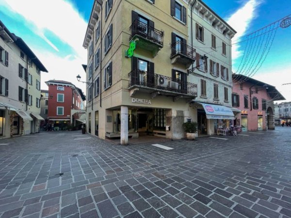 intera palazzina in vendita a Desenzano del Garda
