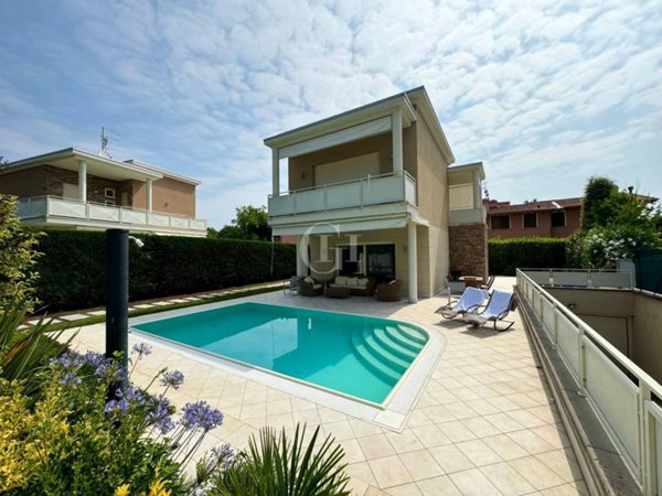 casa indipendente in vendita a Desenzano del Garda