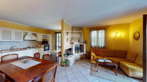 casa indipendente in vendita a Desenzano del Garda