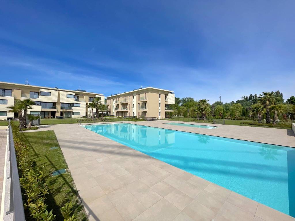 appartamento in vendita a Desenzano del Garda in zona Rivoltella