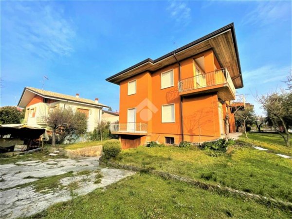 casa indipendente in vendita a Desenzano del Garda in zona Rivoltella