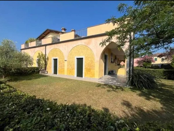 appartamento in vendita a Desenzano del Garda in zona Rivoltella