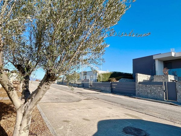casa indipendente in vendita a Desenzano del Garda
