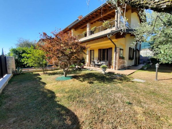 casa indipendente in vendita a Desenzano del Garda