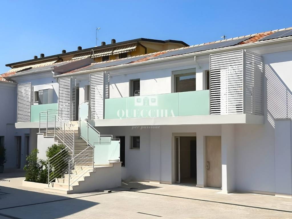 casa indipendente in vendita a Desenzano del Garda
