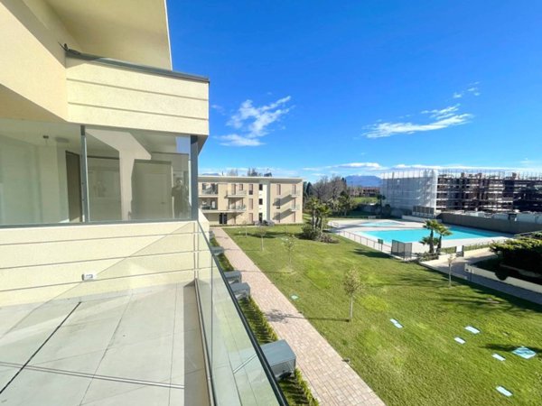 appartamento in vendita a Desenzano del Garda in zona Rivoltella