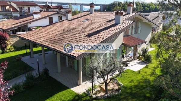 casa indipendente in vendita a Desenzano del Garda