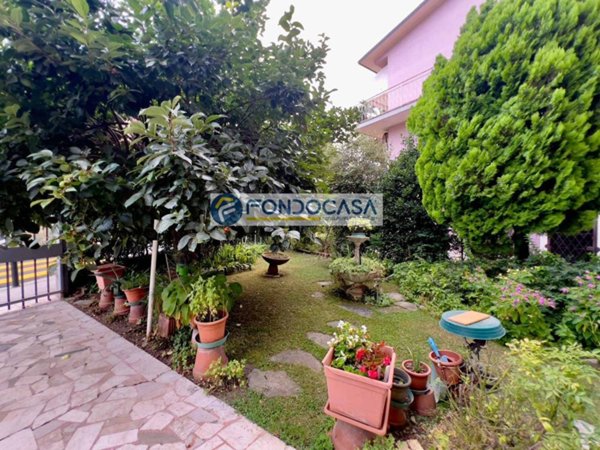 casa indipendente in vendita a Desenzano del Garda