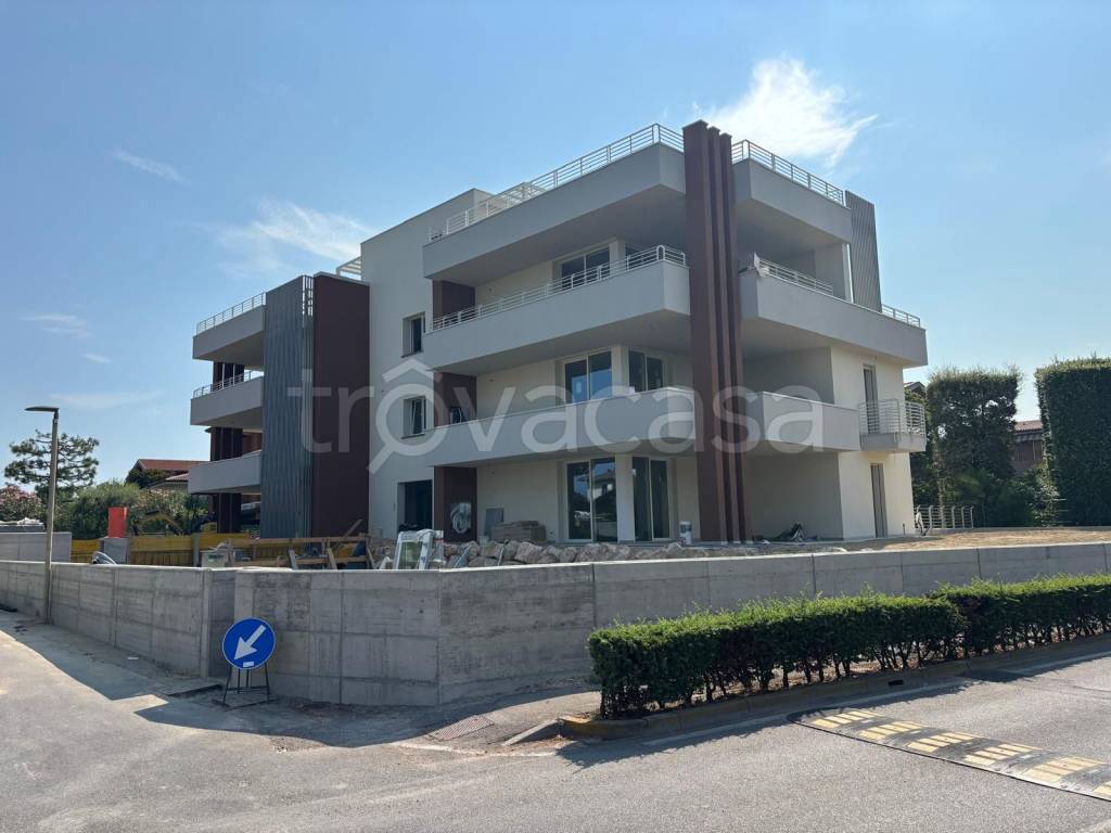 appartamento in vendita a Desenzano del Garda in zona Rivoltella