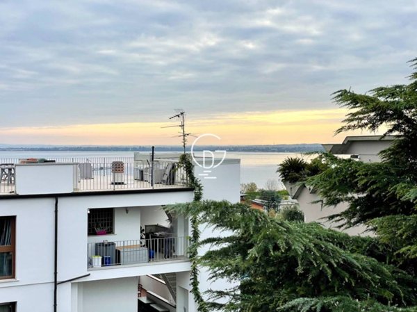 casa indipendente in vendita a Desenzano del Garda
