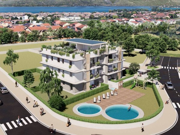 appartamento in vendita a Desenzano del Garda in zona Rivoltella