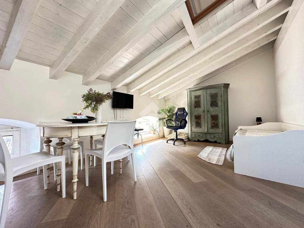 appartamento in vendita a Desenzano del Garda