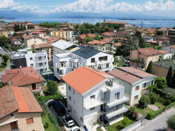 casa indipendente in vendita a Desenzano del Garda