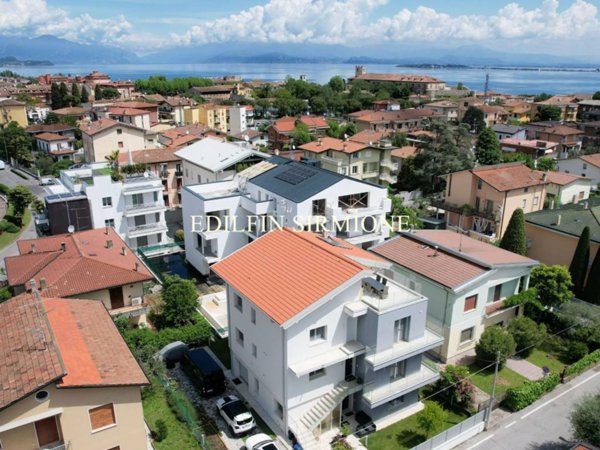 casa indipendente in vendita a Desenzano del Garda