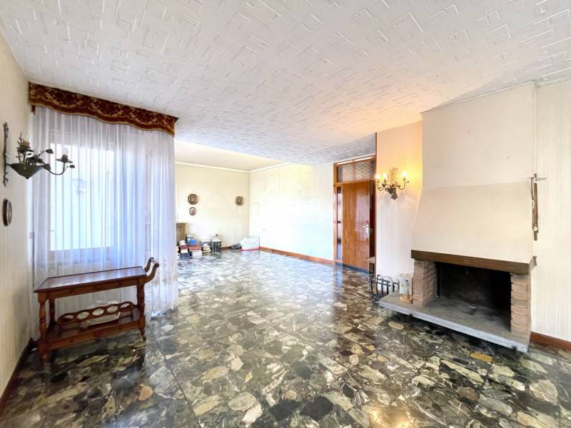casa indipendente in vendita a Desenzano del Garda