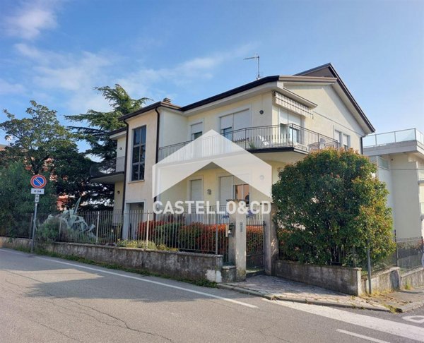 casa indipendente in vendita a Desenzano del Garda