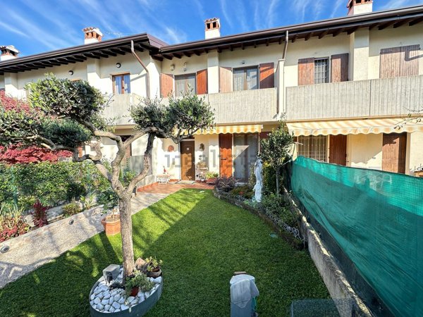 casa indipendente a Desenzano del Garda in zona San Martino della Battaglia