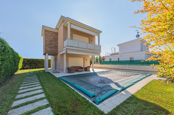 casa indipendente in vendita a Desenzano del Garda