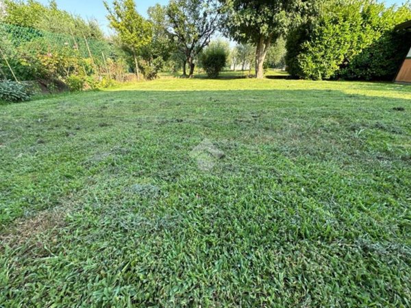 casa indipendente in vendita a Desenzano del Garda in zona Rivoltella