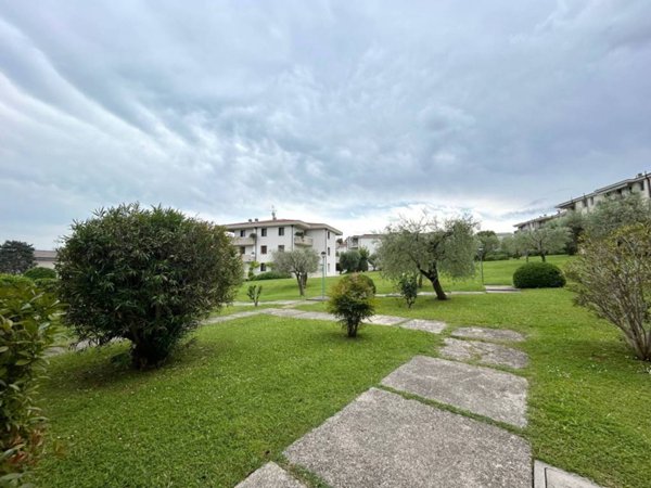 casa indipendente in vendita a Desenzano del Garda