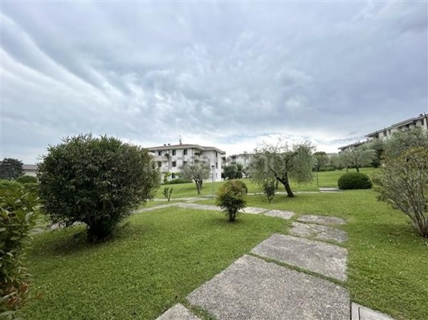 casa indipendente in vendita a Desenzano del Garda