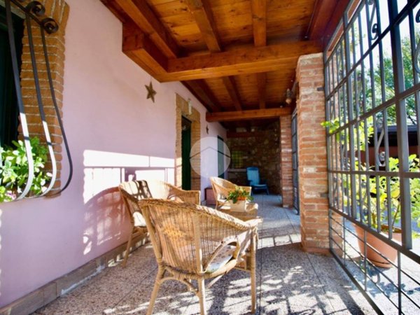 casa indipendente in vendita a Desenzano del Garda in zona Rivoltella