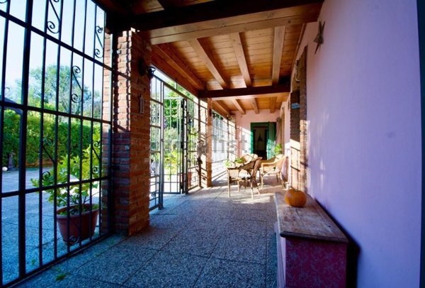 casa indipendente in vendita a Desenzano del Garda in zona Rivoltella