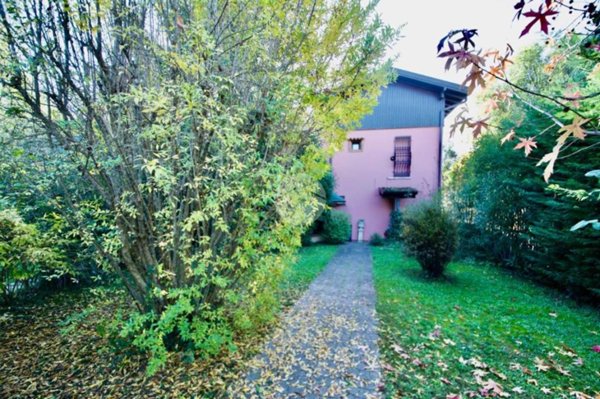 casa indipendente in vendita a Desenzano del Garda in zona Rivoltella