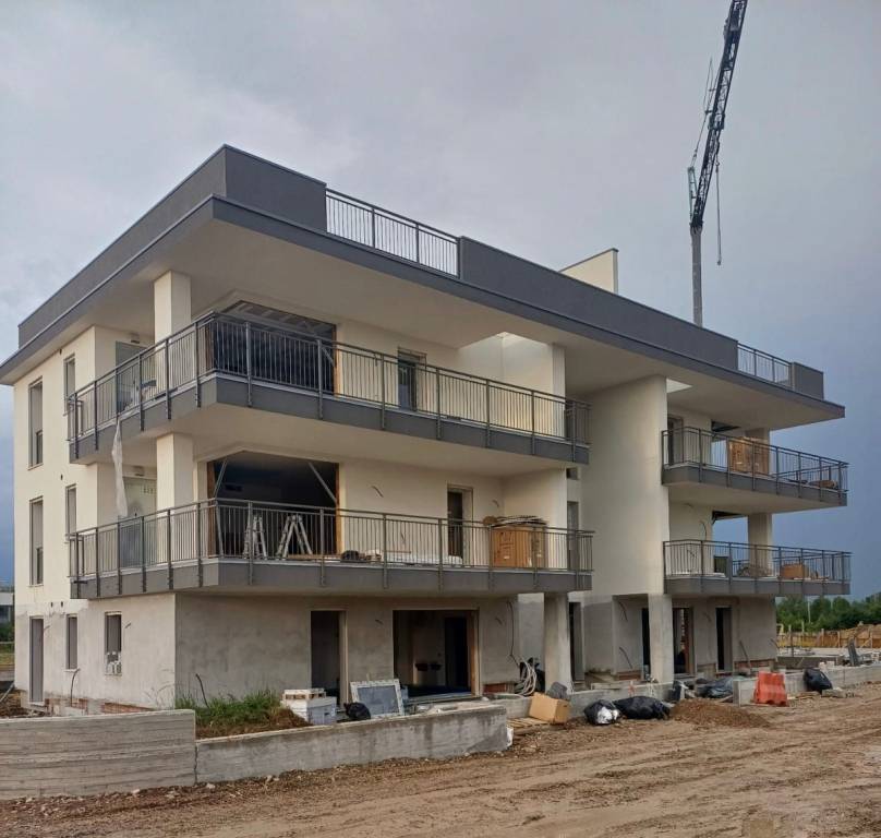 appartamento in vendita a Desenzano del Garda in zona Rivoltella