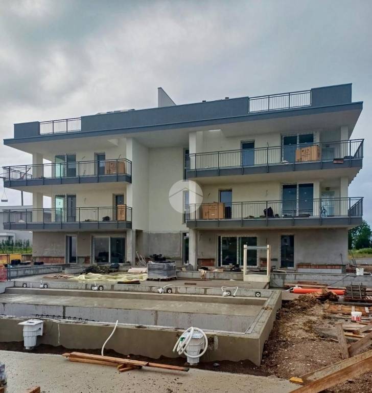 appartamento in vendita a Desenzano del Garda in zona Rivoltella