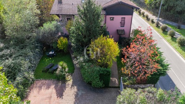 casa indipendente in vendita a Desenzano del Garda in zona Rivoltella