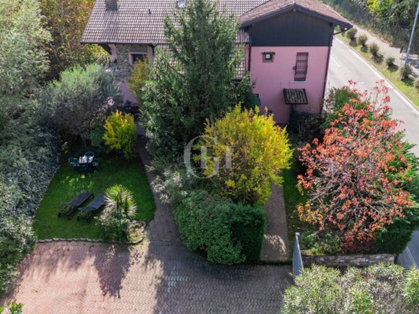 casa indipendente in vendita a Desenzano del Garda in zona Rivoltella