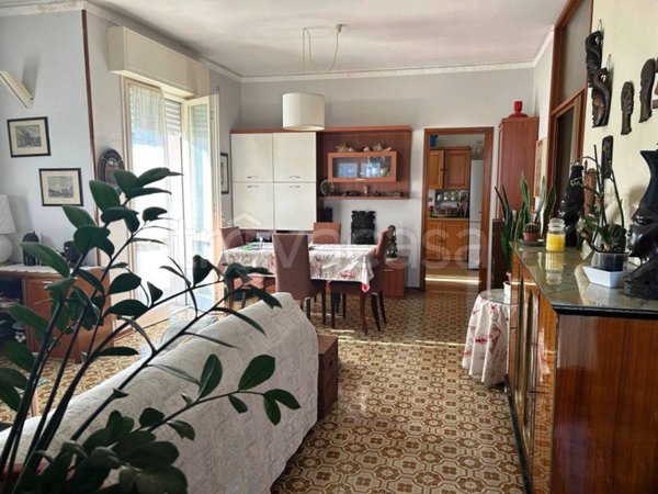 casa indipendente in vendita a Desenzano del Garda in zona Rivoltella