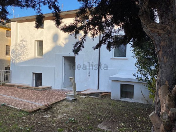 casa indipendente in vendita a Desenzano del Garda