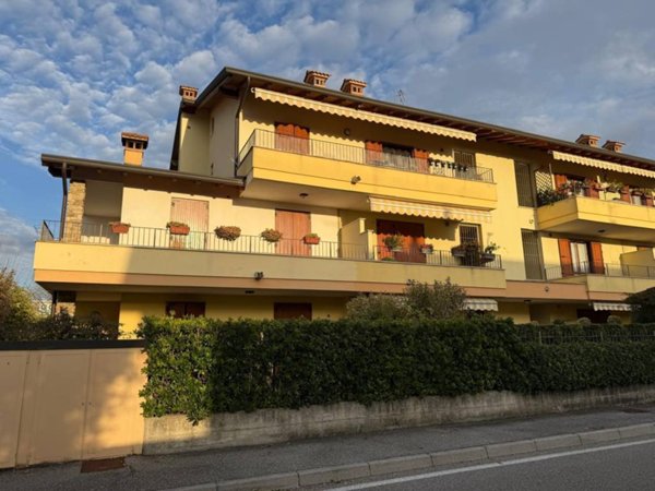 casa indipendente a Desenzano del Garda in zona San Martino della Battaglia
