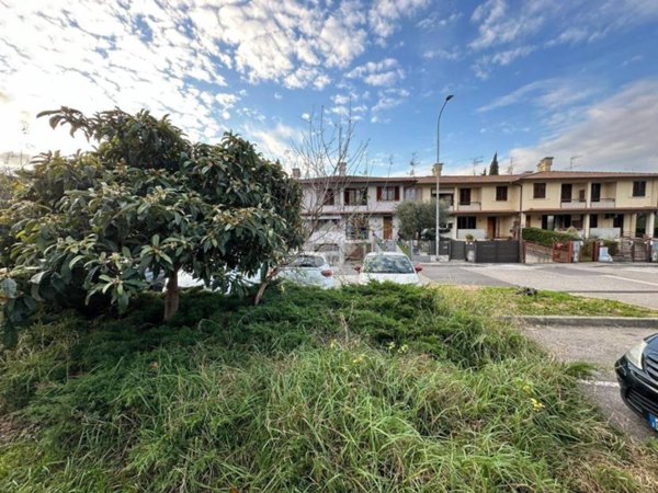 casa indipendente in vendita a Desenzano del Garda