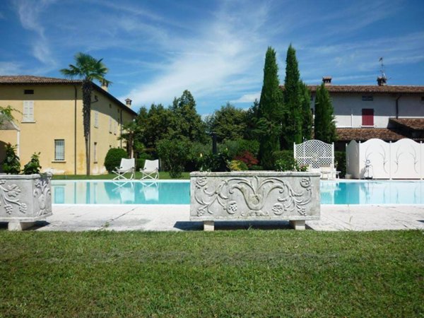 casa indipendente in vendita a Desenzano del Garda