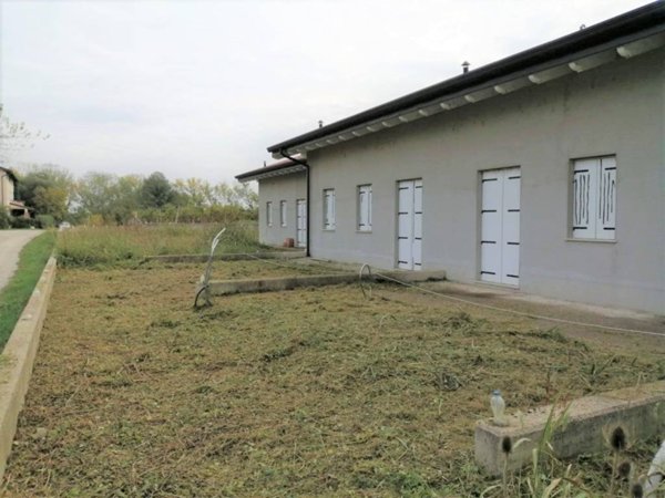 casa indipendente in vendita a Desenzano del Garda in zona Rivoltella