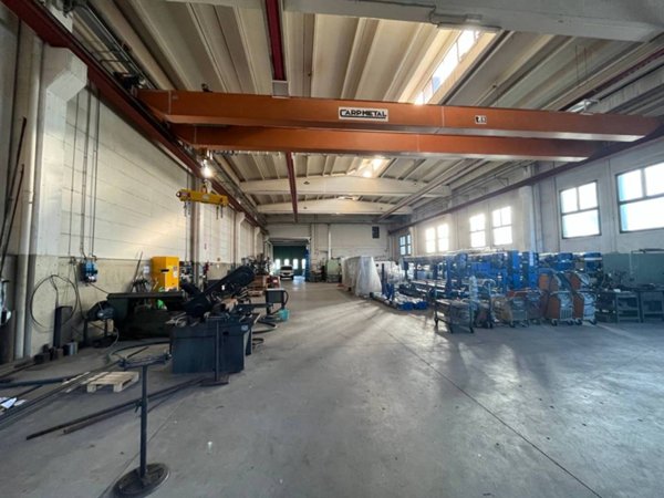 locale commerciale in vendita a Desenzano del Garda