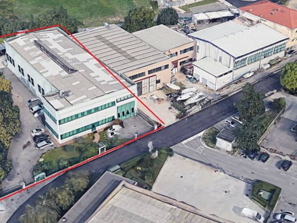 locale commerciale in vendita a Desenzano del Garda