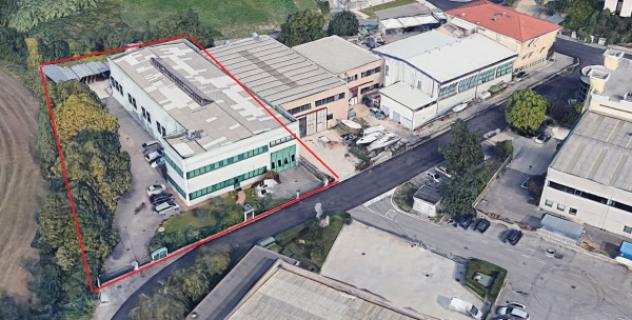 locale commerciale in vendita a Desenzano del Garda