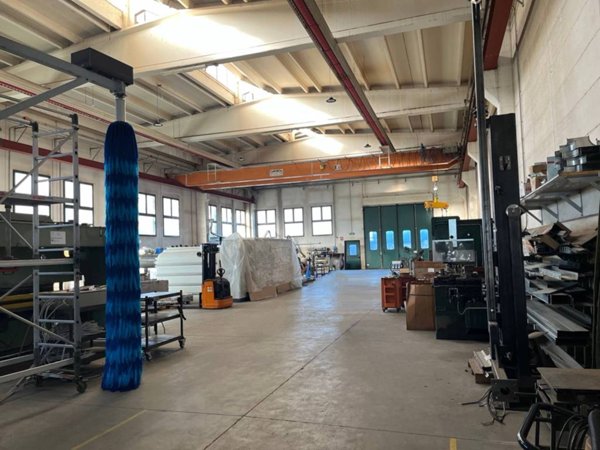 locale commerciale in vendita a Desenzano del Garda