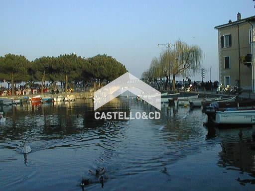casa indipendente in vendita a Desenzano del Garda