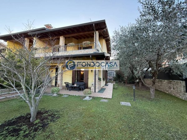 casa indipendente in vendita a Desenzano del Garda