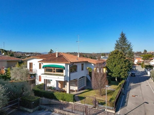 casa indipendente in vendita a Desenzano del Garda