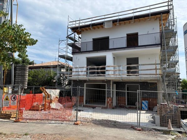 appartamento in vendita a Desenzano del Garda in zona Rivoltella