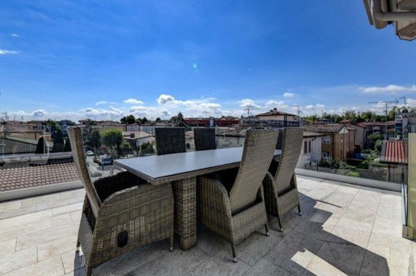 casa indipendente in vendita a Desenzano del Garda
